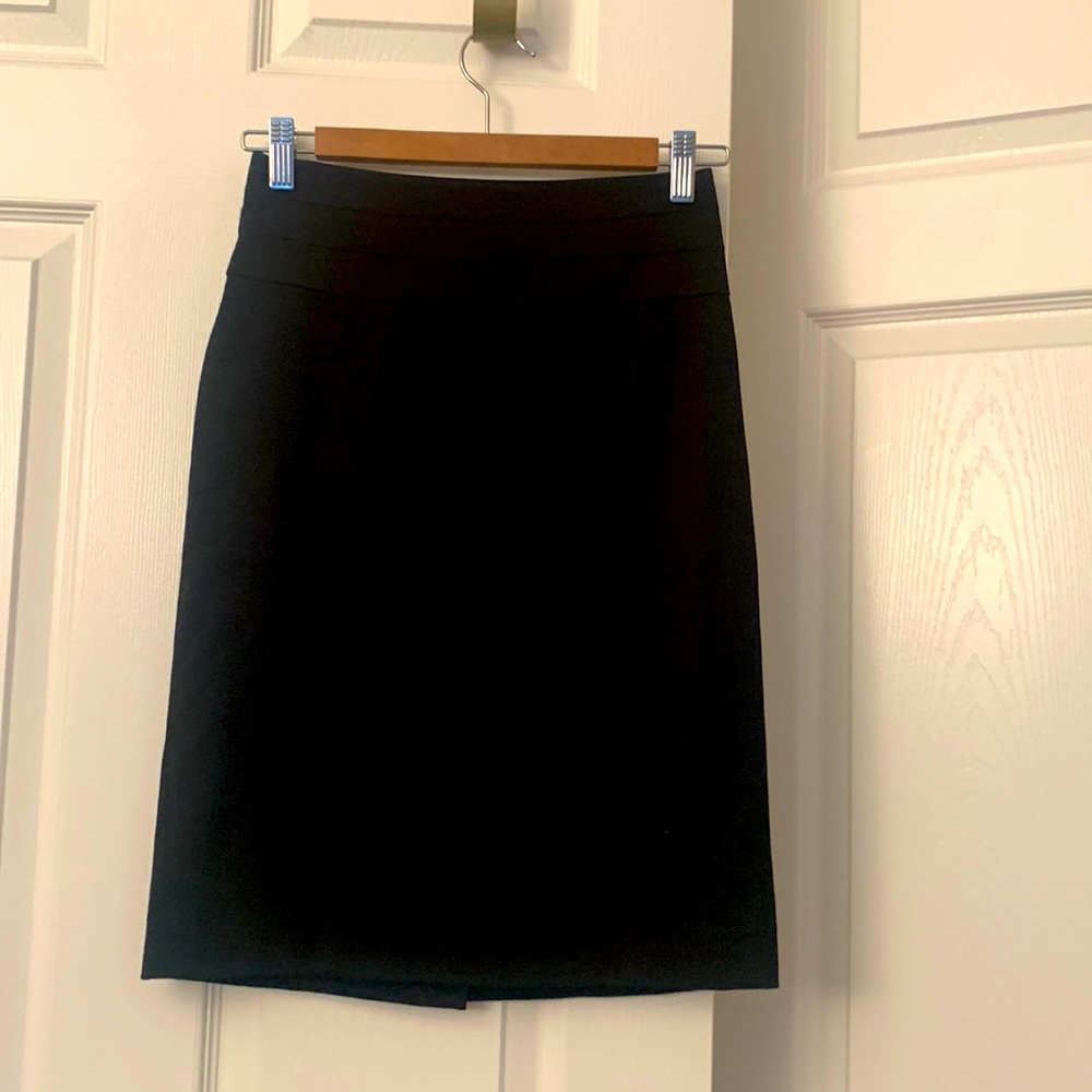 H&M modern classic black pencil skirt size 4
